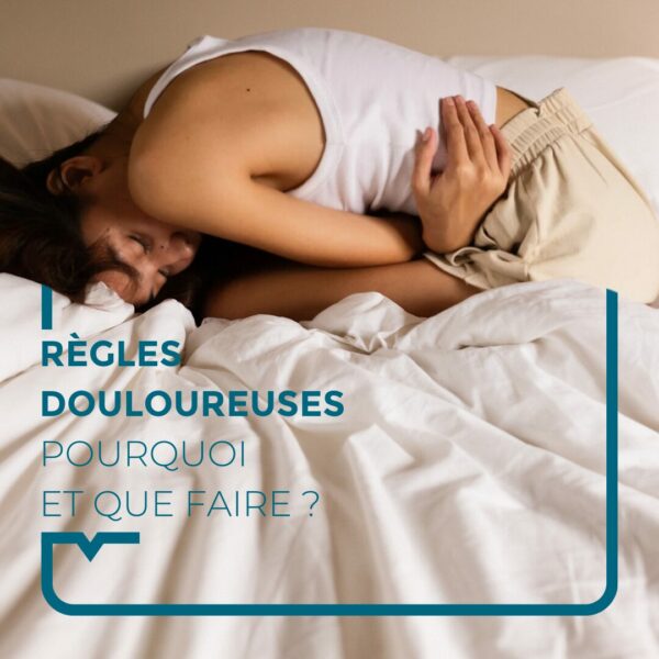 Femme qui se tord de douleur dans son lit