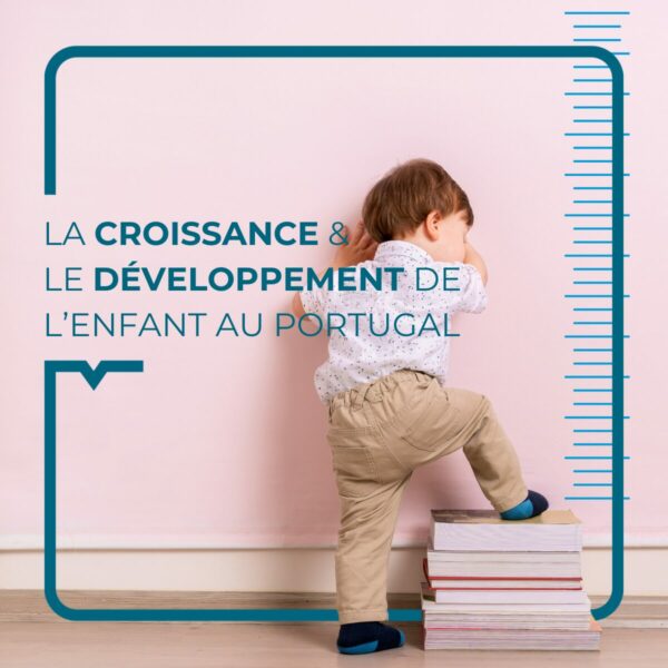 enfant qui monte sur des livres